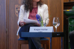 Sabine Döbeli moderates the discusssion